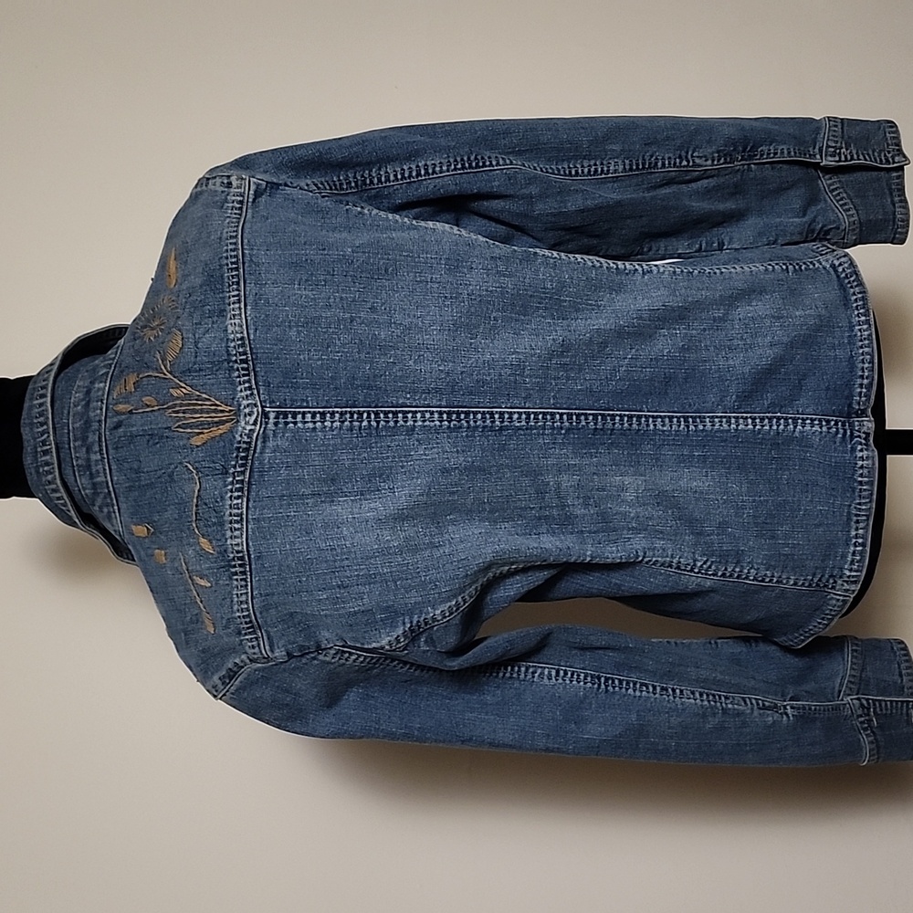 Medium Wash Denim Jacket Women’s M Fitted Jean Jacket Contrast Stitch Detail - Picture 4 of 15